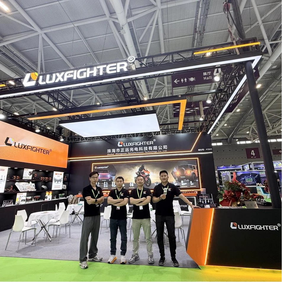 Taispeántais LUXFIGHTER Réitigh Soilsithe Préimh LED ag 2026 Shenzhen Jiuzhou Auto Expo